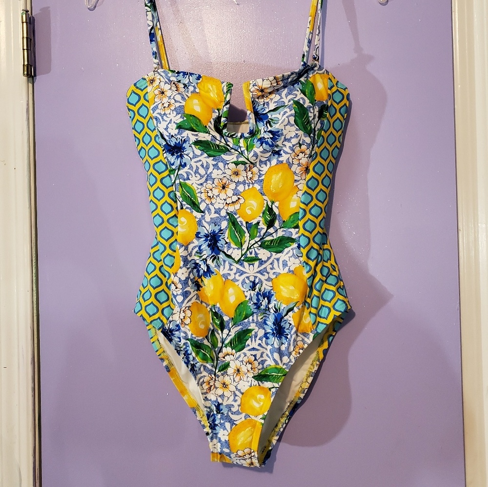 La Blanca Tummy Control Swimsuit!
